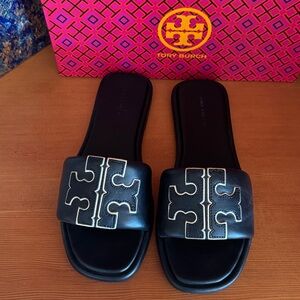 Tory Burch Double T Sport Slide size 7C (wide).
Worn once.